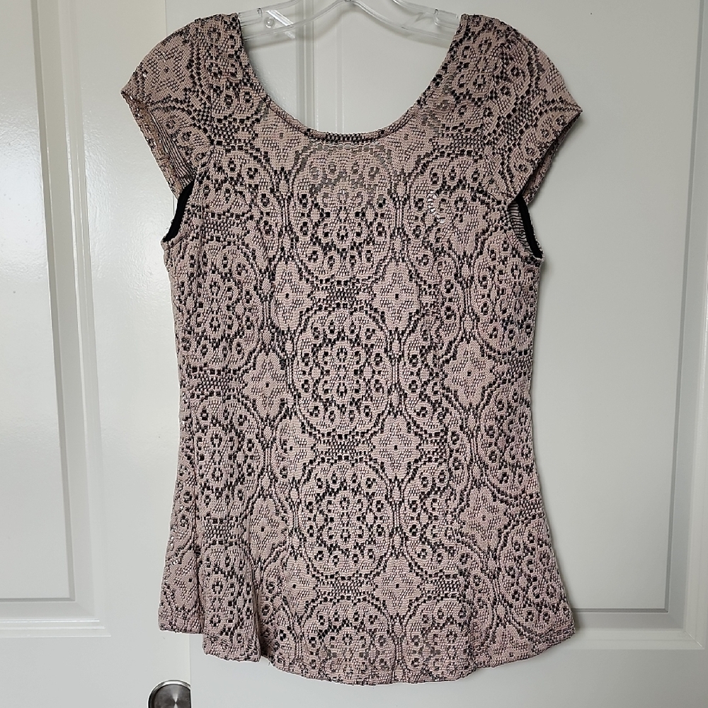 Chic Lace Knit Top With Black Bow Embellishment